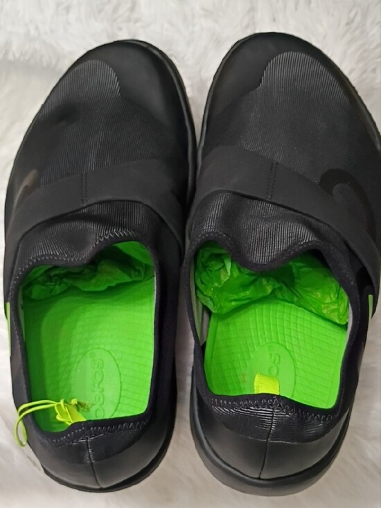 OOFOS OOmg Low Shoes Mens Black Slip-On Recovery Loafers with Lime Green Accents main image 10